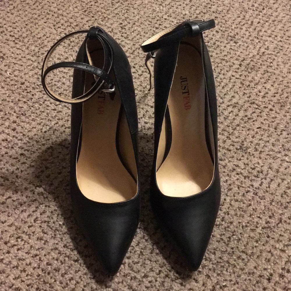 Black pointed toe heel
